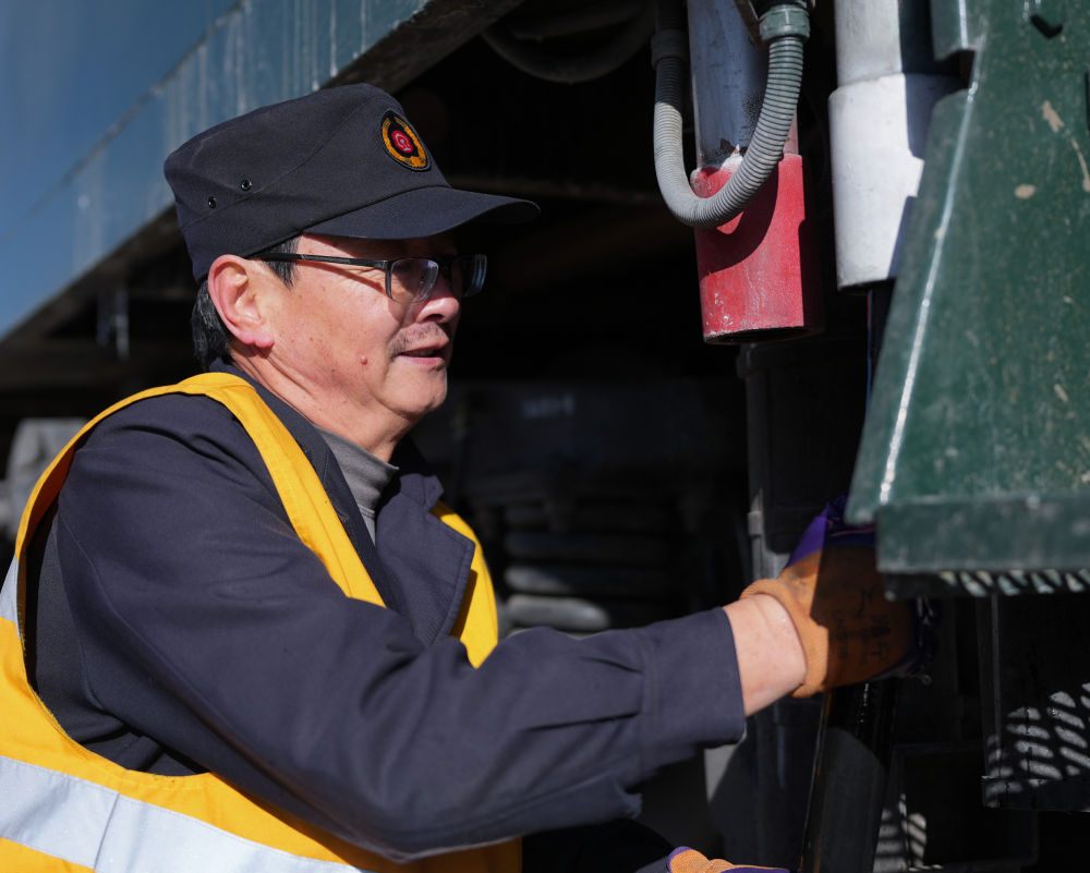 新春走基層丨高原鐵路送水人韓景泉:不曾失約的42年